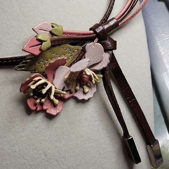 Prada LEATHER Floral CHOKER Necklace in EUC With DUSTBAG - Picture 2 of 7